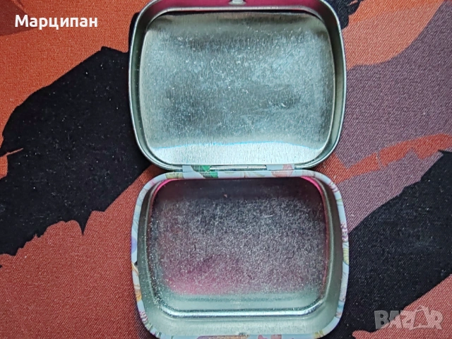 Малка метална кутийка, снимка 4 - Антикварни и старинни предмети - 53147660