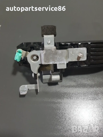 Предна дясна външна дръжка на врата сребърен цвят за Mazda 6 2.2 (2007-2011), снимка 3 - Части - 53729231