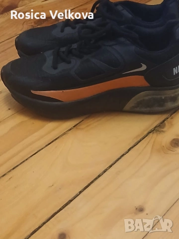 Маратонки NIKE 