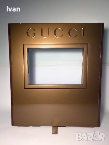 Голяма рекламна стойка щанд GUCCI с крило за снимка, снимка 2 - Стелажи и щандове - 53471814