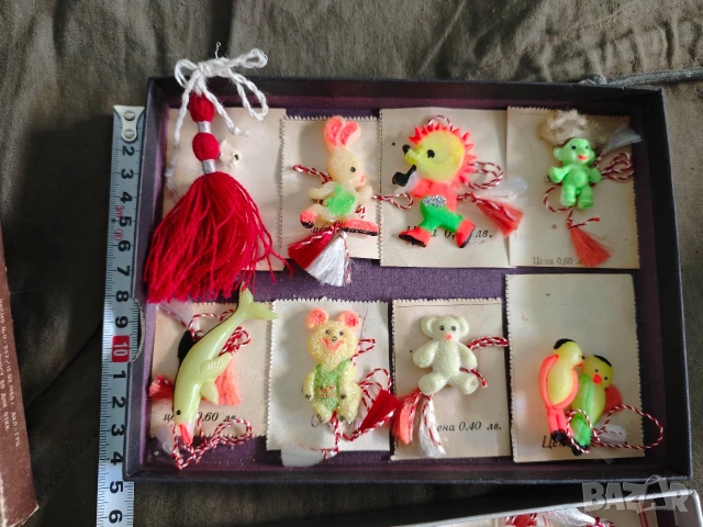 Продавам мартеници от НРБ с фигури , снимка 8 - Колекции - 53620699