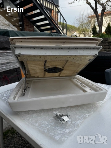 Люк с Вентилатор Thule Omnivent 12V С монтажен размер : 40/40 , снимка 17 - Къмпинг мебели - 54197083