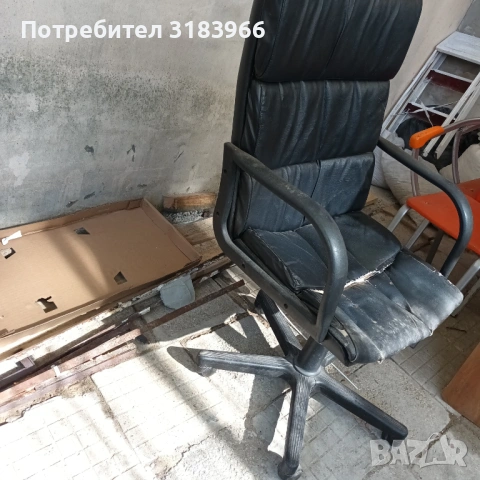 голям стол въртящ се на 5 колела, снимка 2 - Столове - 53739802