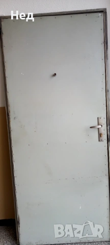 Метална входна врата за панелен апартамент