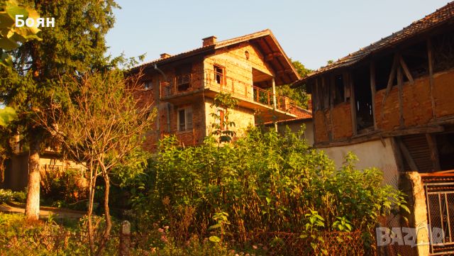 Триетажна солидна къща 320 кв.м. в с. Тияновци, област Видин  