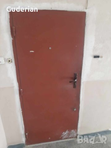 Входна метална врата с каса, снимка 1 - Входни врати - 45541018