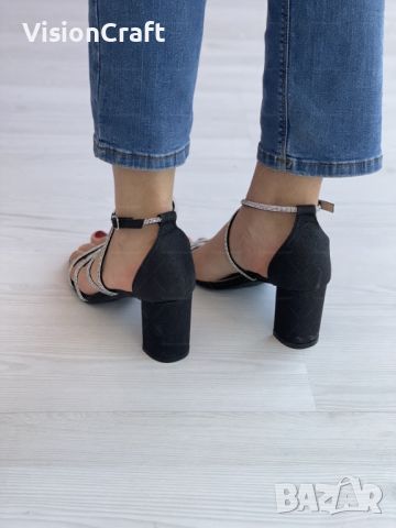 Официално-ежедневни дамски сандали с елегантни извивки и бляскави детайли, снимка 4 - Сандали - 45217308
