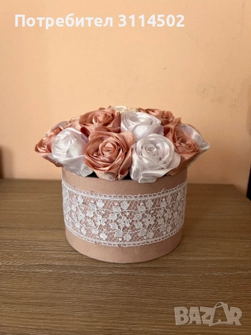 Луксозен букет от сатенени рози в кутия, снимка 2 - Подаръци за жени - 53597185
