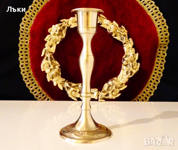 Бронзов свещник,релефни барокови орнаменти. 