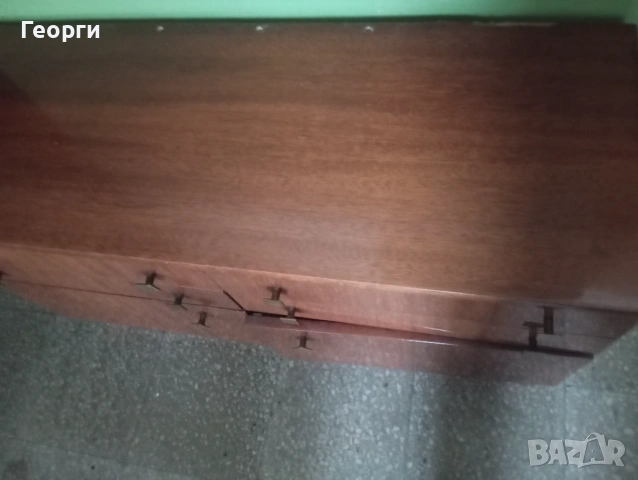 Тоалетка с огледало