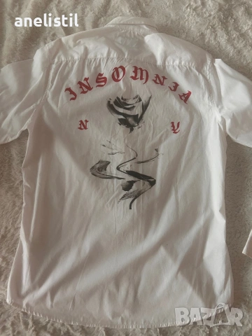 RESERVED Slim Fit – Бяла риза с принт на гърба 🔥 Обличана само веднъж – без забележки!
