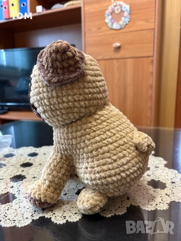 Ръчно изплетена играчка куче Мопс , снимка 3 - Плюшени играчки - 54025883
