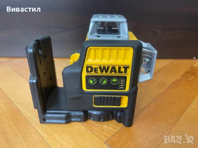 Зелен лазерен нивелир DeWALT 3X360 в комплект с батерия и зарядно демонстрационен модел внос от Герм, снимка 2 - Измервателни инструменти - 50302306