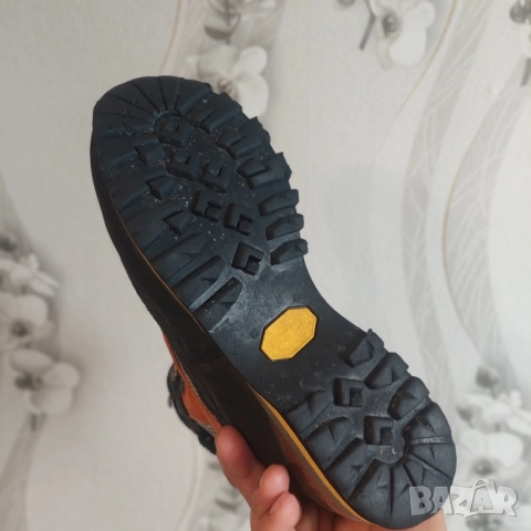 Туристически обувки Garmont Tower Trek GTX номер 41 водоустойчиви , снимка 5 - Други - 51839805