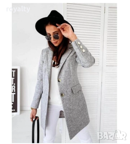 Елегантно дамско сиво палто с копчета