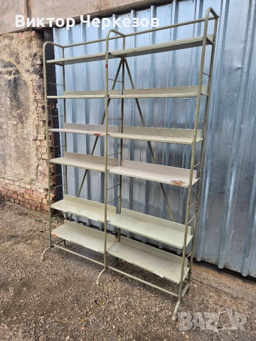 метален стелаж библиотека