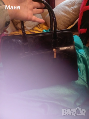 Дамска лачена чанта, снимка 2 - Чанти - 53393948
