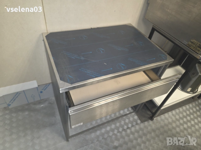 Работна маса с плот от неръждаема стомана, снимка 3 - Обзавеждане на кухня - 39607701