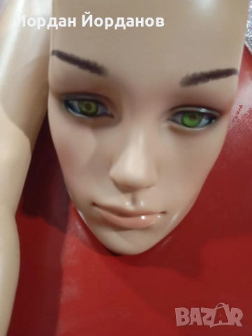 Продавам пластмасов манекен – дама, снимка 2 - Манекени - 48708530