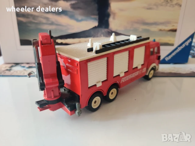 Метална количка SIKU Пожарна с кран Mercedes LKW 1:55, снимка 5 - Колекции - 50835790