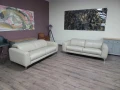 ПРОМОЦИЯ!!! Комплект кремави кожени дивани две тройки, снимка 1