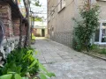 Просторен етаж от къща + приземен етаж в сърцето на Карлово–самостоятелност и природа!, снимка 3