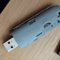 USB модем , снимка 2 - Мрежови адаптери - 45072922