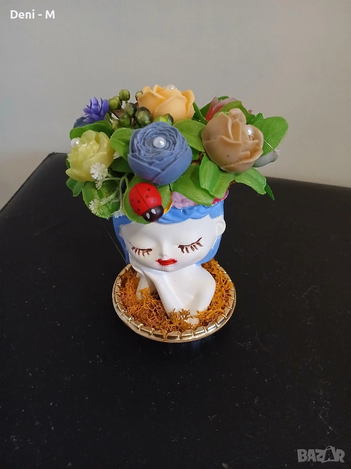 Момиче от керамичен гипс с цветя от глицеринов сапун, снимка 1