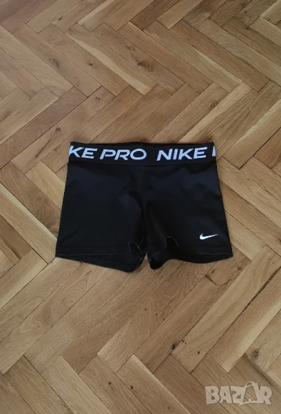 Оригинални дамски спортни къси гащи Nike pro размер М , снимка 1