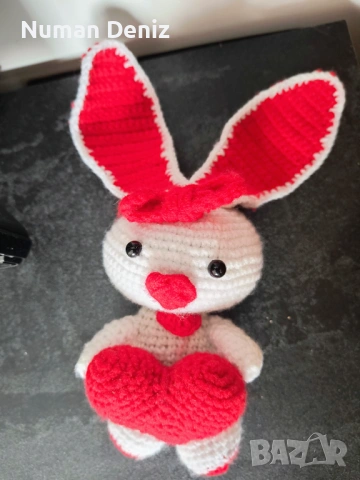 Плетено зайче в червено и бяло - ръчно изработено
