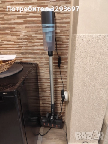Продавам вертикална прахосмукачка  philips