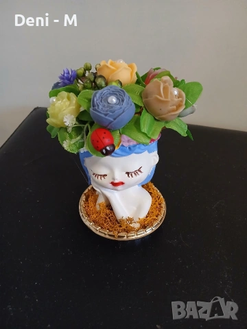 Момиче от керамичен гипс с цветя от глицеринов сапун