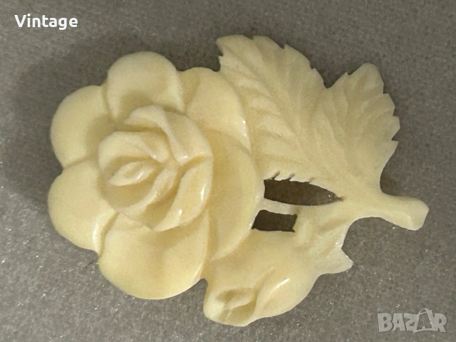 Антикварна  съветска брошка от кост на морж , снимка 2 - Антикварни и старинни предмети - 53668684