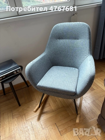 Люлеещо се кресло в небесно син цвят