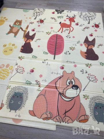 Нов килим за игра с две лица.