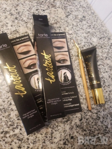 Двойна очна линия-писалка с дълготраен ефект и водоустойчивост