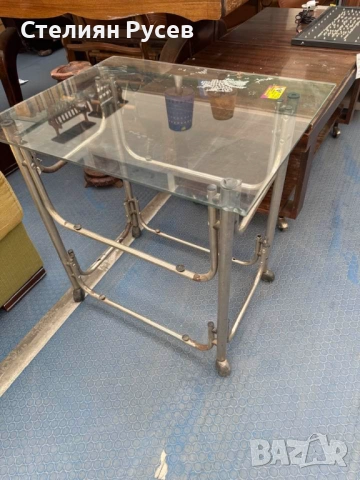 160911   стъклена холна маса / масичка с колелца -цена 20лв или 10,23евро  смр  с 1 стъкло   НЕ се п
