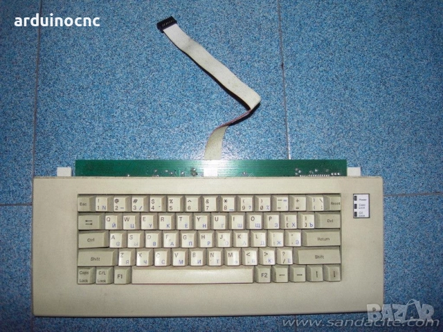 Търся да купя клавиатура за Правец 8C 8Ц, Apple IIe, IIe Platinum