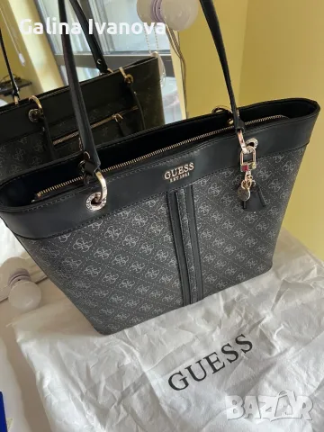 Черна чанта Guess, снимка 4 - Чанти - 48601942