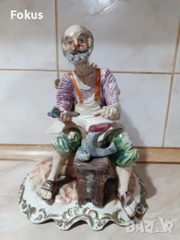 Страхотна красива статуетка на обущар с маркировка