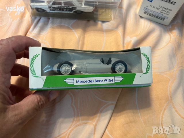 Английско Корги Mercedes1:43, снимка 1 - Колекции - 46513635