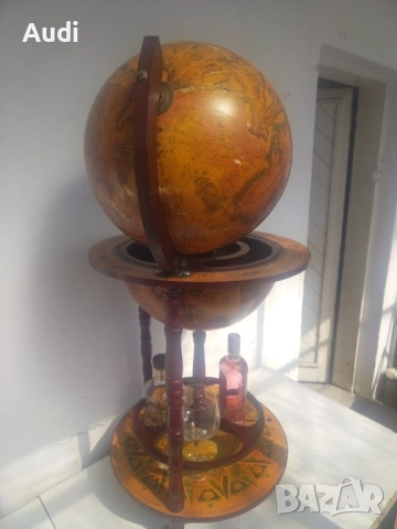 Глобус бар Tre Esse-Worlds, Worlds е подвижен глобус с място за бутилки и чаши за алкохол , снимка 12 - Антикварни и старинни предмети - 53832776