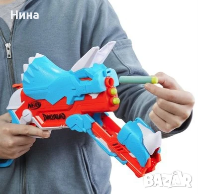 NERF DinoSquad Tricera бластер, 3-стрелковидна чупеща се цев, 12 Nerf стрелички, държач за стрели , снимка 2 - Други - 50732419