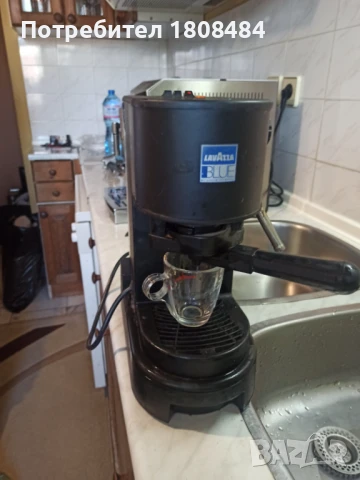 Кафе машина Лаваца с капсули Лаваца Блу.  Работи добре и прави супер кафе с каймак  , снимка 3 - Кафемашини - 51392807