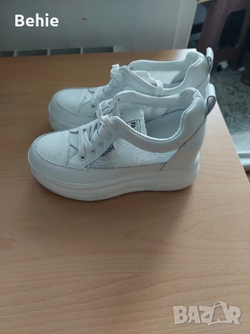 Висока подметка маратонки 