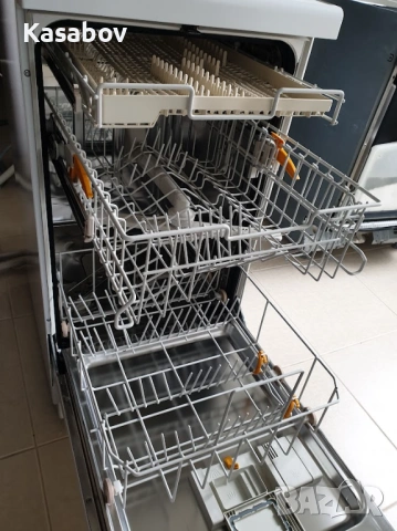 Miele Съдомиялна - 9 Комплекта - Свободностояща - 45см - Тясна, снимка 5 - Съдомиялни - 53490341