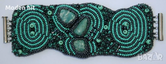 Ръчна изработка. Гривна с амазонит /бродерия с мъниста Toho и Preciosa/., снимка 2 - Гривни - 50809114