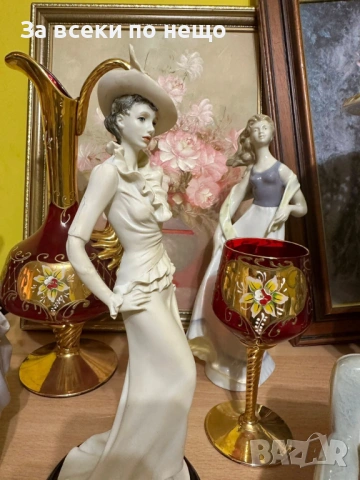 Дамата с перото” изискана фигура на млада и елегантна дама Код P2228, снимка 4 - Колекции - 54232710