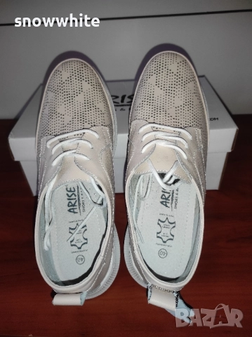 Чисто нови дамски спортни обувки естествена кожа номер 40, снимка 4 - Маратонки - 51926095