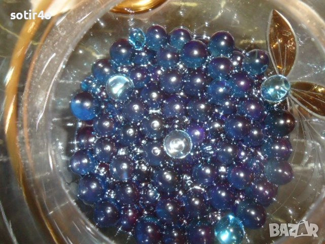 надуваеми топчета с вода, за цветя и декорация.